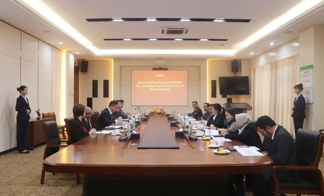 20231208-1-印尼工業(yè)部、莫羅瓦利金屬工業(yè)理工學(xué)院、佛山職業(yè)技術(shù)學(xué)院蒞臨邦普循環(huán)交流訪問.jpg