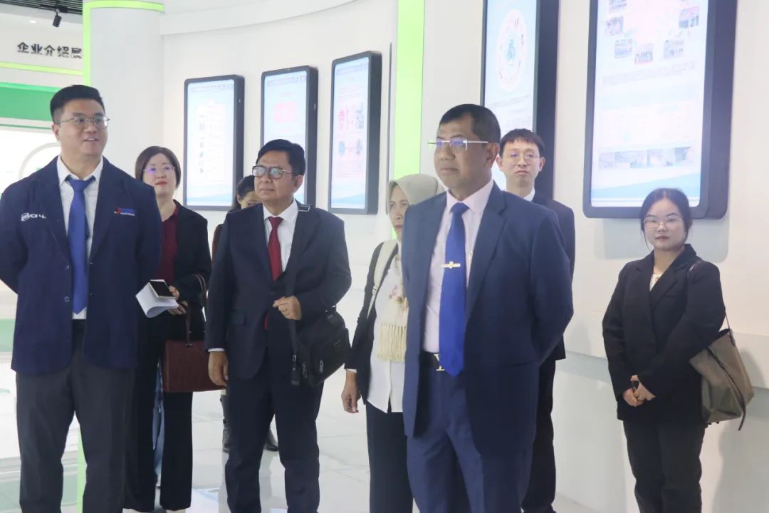 20231208-3-印尼工業(yè)部、莫羅瓦利金屬工業(yè)理工學(xué)院、佛山職業(yè)技術(shù)學(xué)院蒞臨邦普循環(huán)交流訪問.jpg